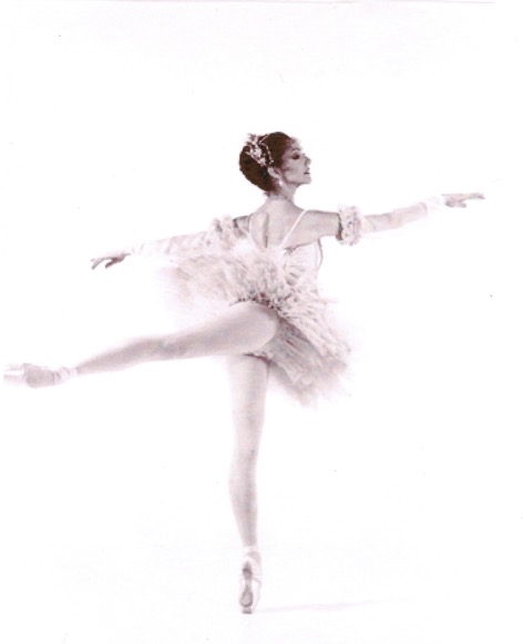Cynthia Harvey as Aurora Royal Ballet photo Leslie Spatt